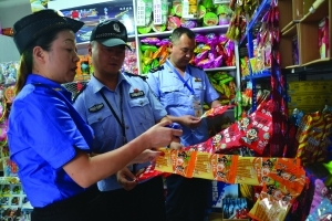 云岩区联合多部门开展校园周边食品安全专项整治行动