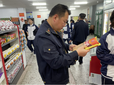 “组合拳”严查学校及周边食品安全