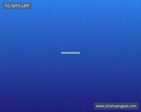 与海怪同行：深邃蔚蓝下的未知浪漫